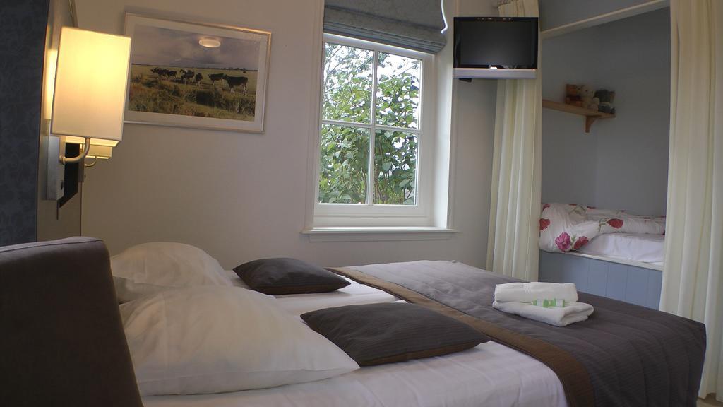 Bed And Breakfast Hoeve Chapeau Katwoude Zimmer foto